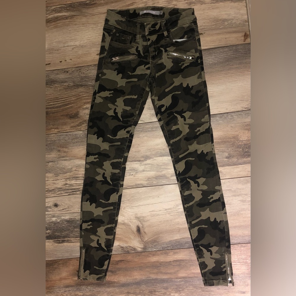 Girls camo skinny jeans